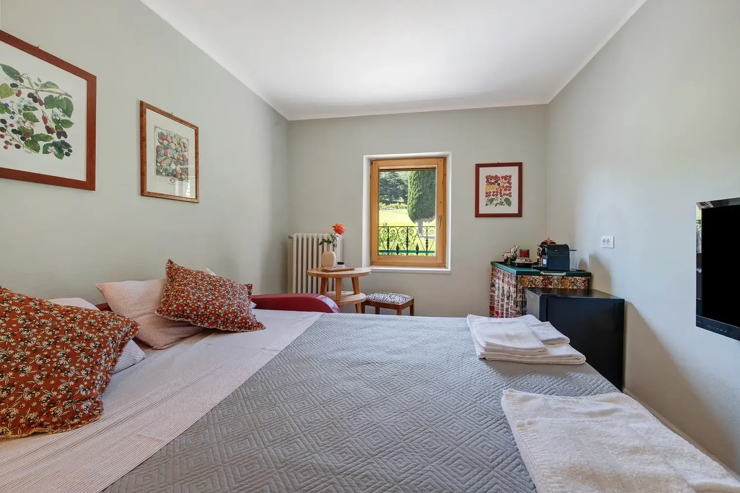 Junior Suite – Living area with sofa bed