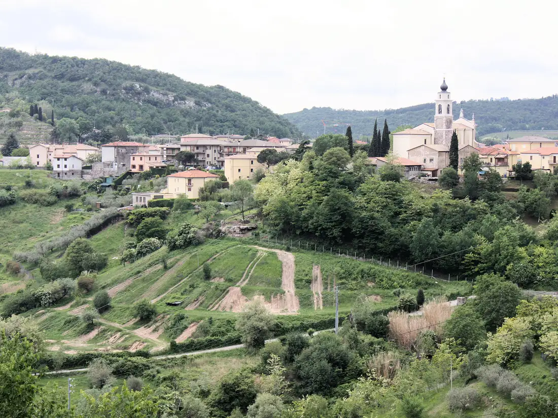 Moderate hike: Bussate Tempesta panoramic trail
