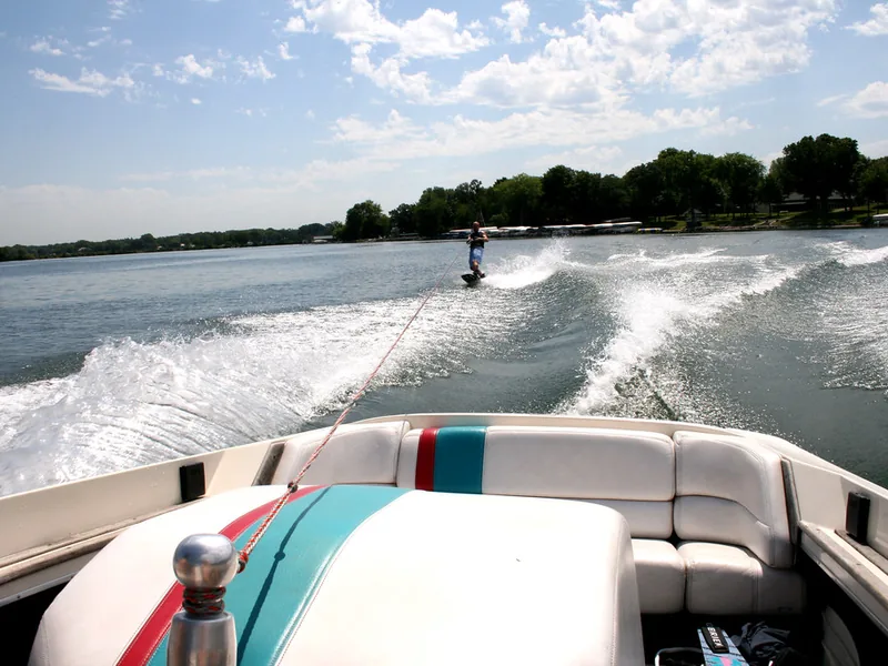 Wakeboard, Wasserski und Wakesurf
